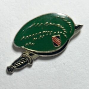 US Special Forces Green Beret Military Unit Crest Enamel Lapel Pin